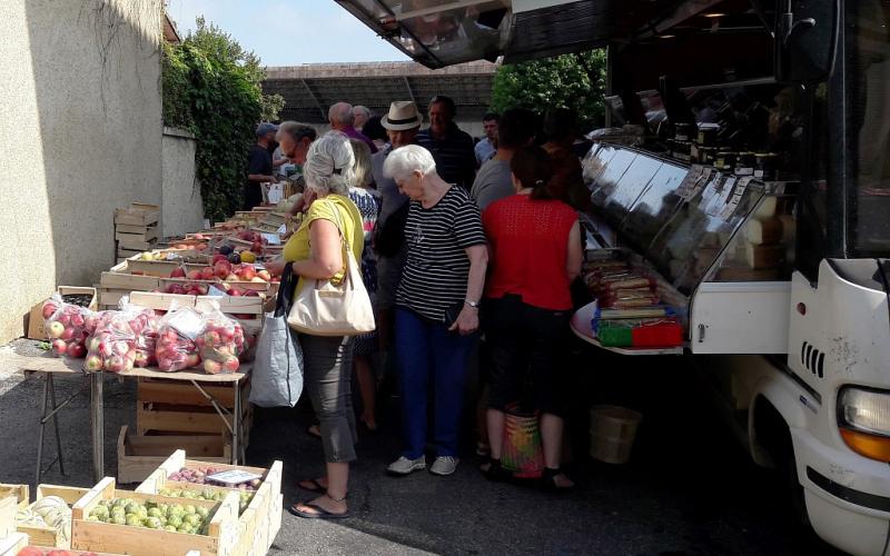 MARCHÉ DU VENDREDI À SEISSAN