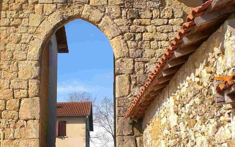 VILLAGE FLEURI DE LASSÉRAN