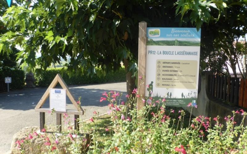 VILLAGE FLEURI DE LASSÉRAN